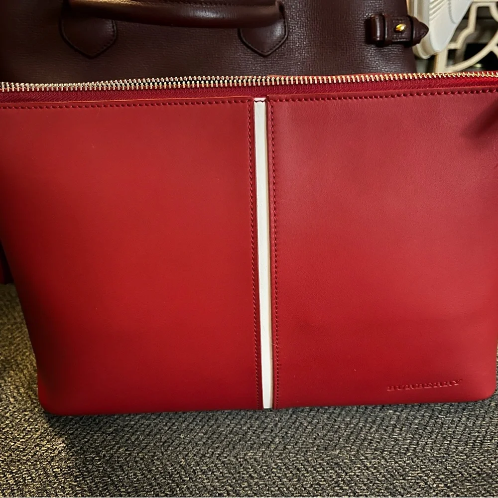 SOLD Authentic Burberry handbag in beautiful condition. - Picture 4 of 12